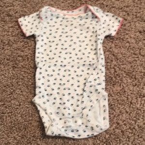 Carter’s 3M short Sleeve Bird onesie